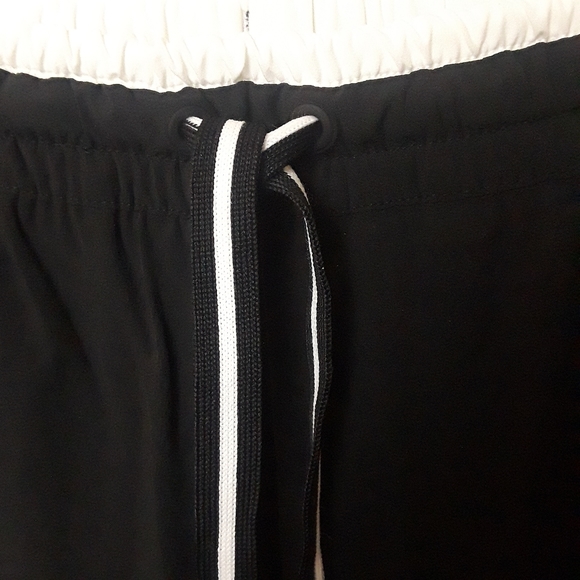 Athleta Colorblocked Brooklyn Jogger, Black/ White SIZE 6 Manufacturer Defect - Picture 14 of 14